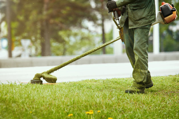 A Guide To Mowing Your Lawn The Right Way - EMC Lawncare