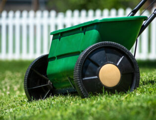 Tips On Fertilizing Your Lawn In The Fall